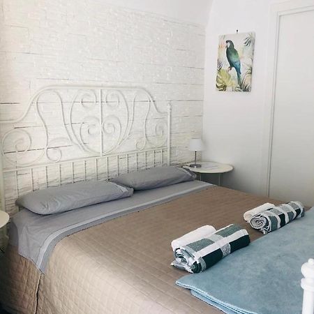 Zi' Mari' - Via Roma Hotel Polignano a Mare Luaran gambar
