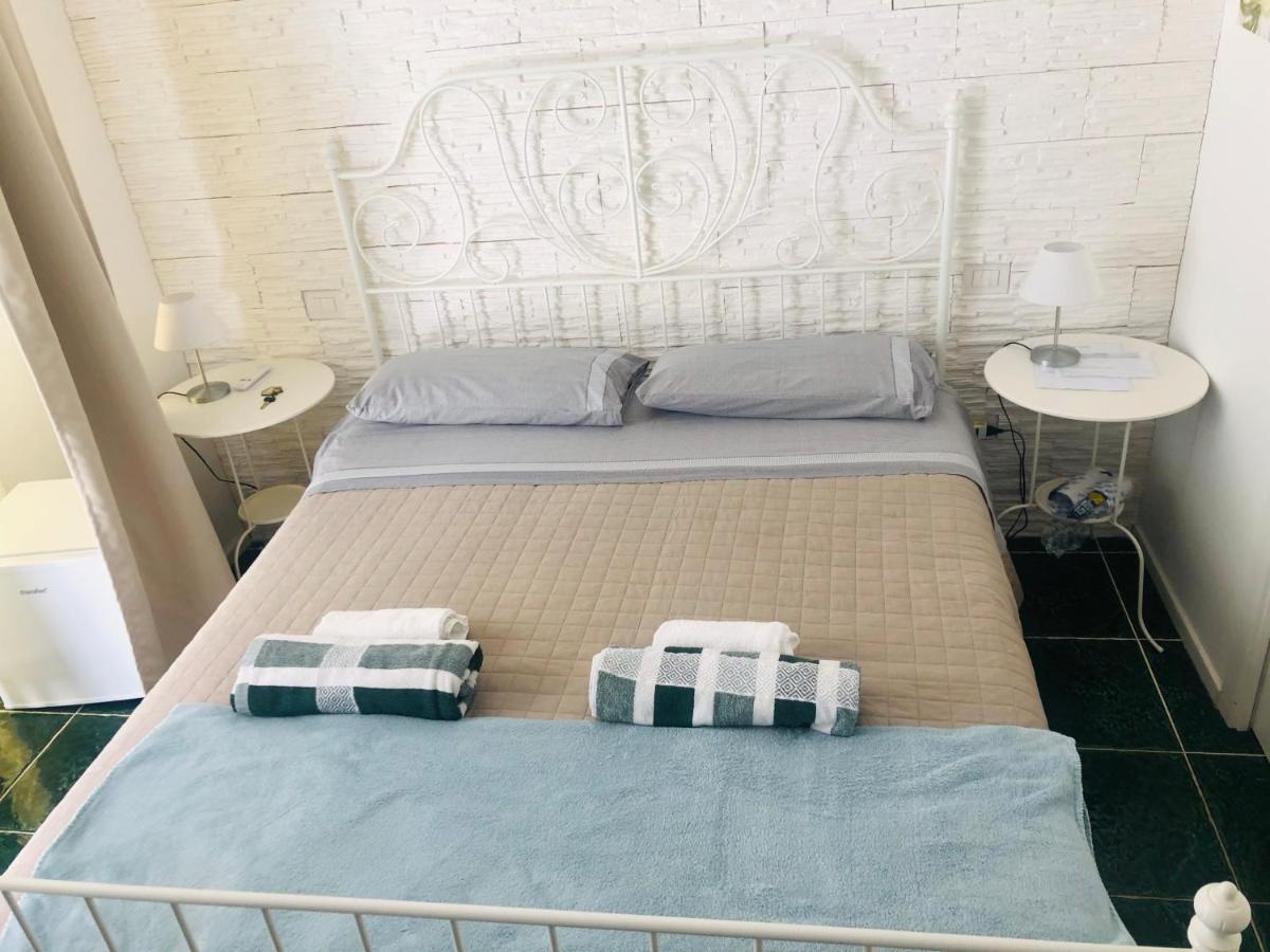 Zi' Mari' - Via Roma Hotel Polignano a Mare Luaran gambar