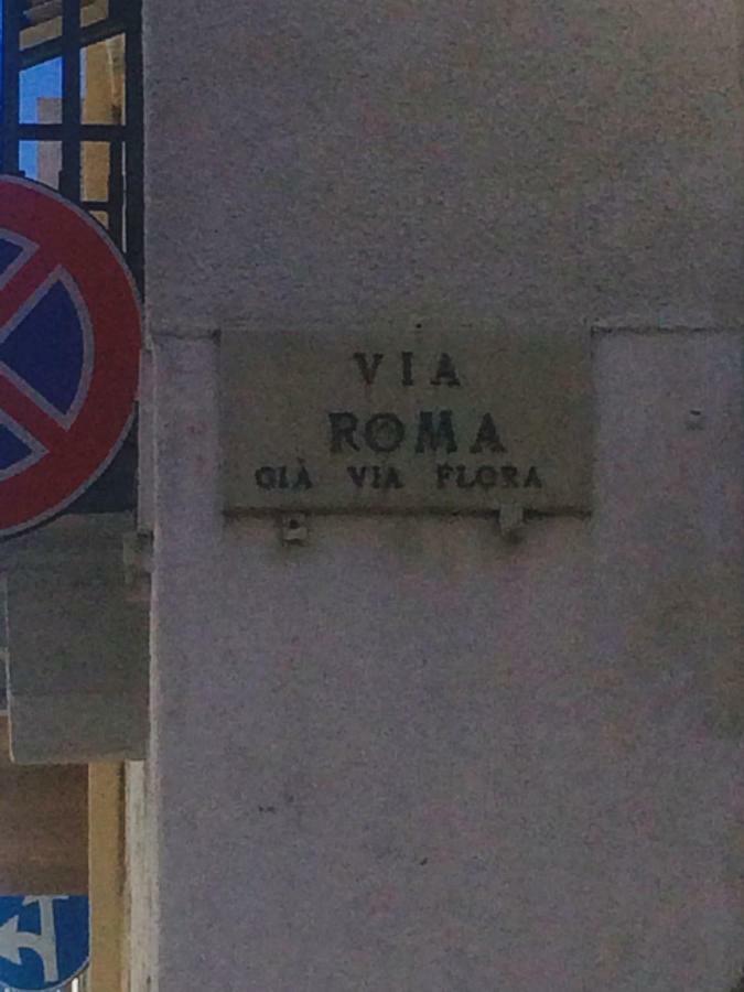 Zi' Mari' - Via Roma Hotel Polignano a Mare Luaran gambar